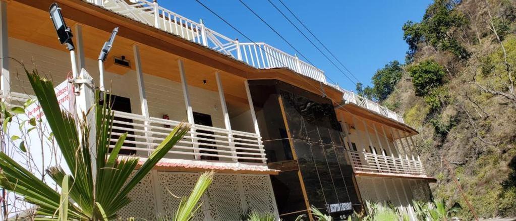 7 Hills Hotel And Resort Lansdowne Exterior photo